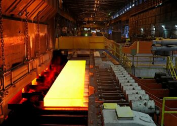 Stahl-Tarifkommission fordert 8,5 Prozent und eine Verkürzung der wöchentlichen Arbeitszeit auf 32 Stunden bei vollem Entgeltausgleich