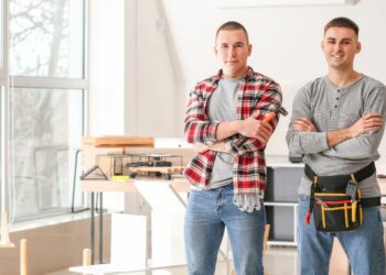 Auf Montage arbeiten - welche Pflichten haben Arbeitgeber und welche Rechte Arbeitnehmer?