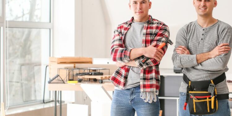 Auf Montage arbeiten - welche Pflichten haben Arbeitgeber und welche Rechte Arbeitnehmer?