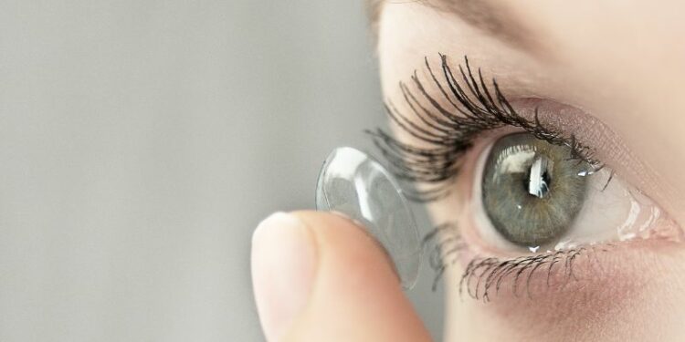 Kontaktlinsen oder Brillen: Vor- und Nachteile für industrielle Arbeitsumgebungen