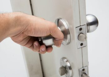 Die Wichtigkeit von Türbeschlägen und Schlossschrauben
