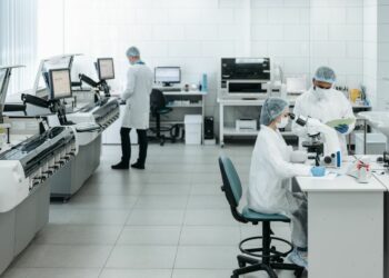 Arbeiten im Reinraum: Tipps, um die passenden Mitarbeiter zu finden