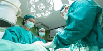 KI in der Medizin: Ärzte begeistern sich für KI, fordern aber Reglementierungen – und der Patientenkontakt bleibt tabu