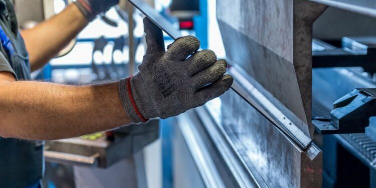 Investitionen in moderne Werkzeugmaschinen: Wann lohnt sich die Anschaffung neuer Technologien?