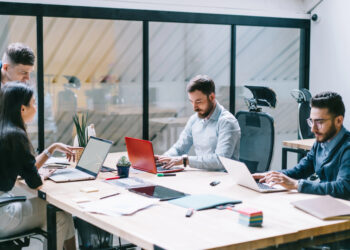 Hintergründe: Fachkräftemangel im IT-Bereich - in diesen deutschen Städte ist er am höchsten.