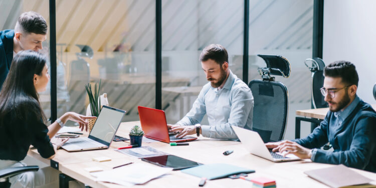 Hintergründe: Fachkräftemangel im IT-Bereich - in diesen deutschen Städte ist er am höchsten.