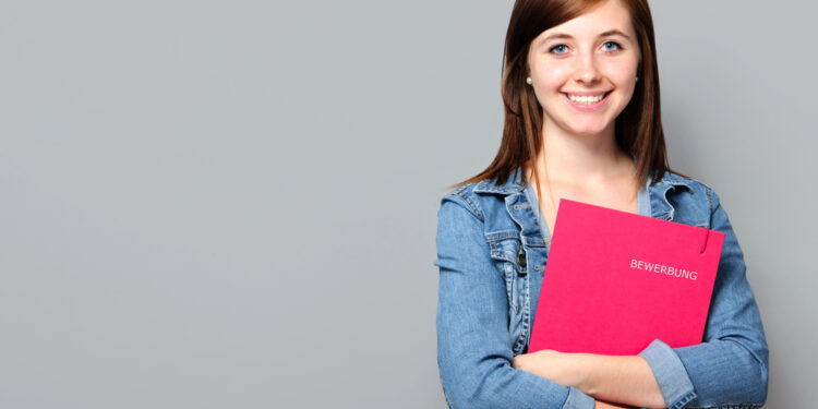 Lebenslauf schreiben lassen – Entscheidungshilfe zwischen Eigenleistung und Profi-Service