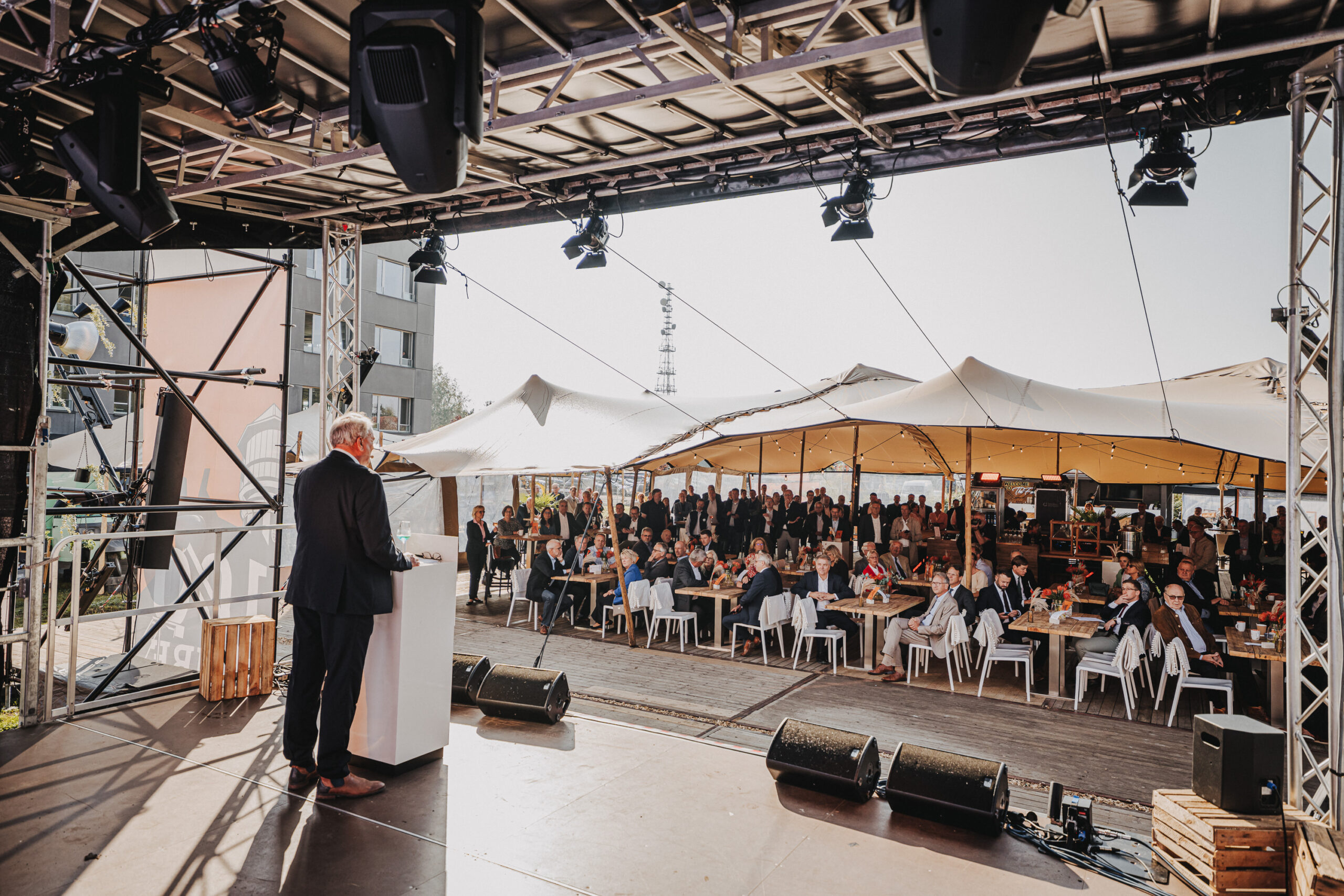 Jubiläumsfeiern mit Konzept: Wie Unternehmen mit einem durchdachten Event ihre Marke stärken