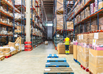 Normen und Standards in der Transport- und Lagerlogistik