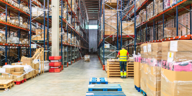 Normen und Standards in der Transport- und Lagerlogistik