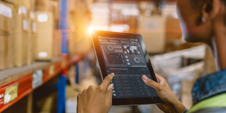 Transportkosten, Lagerkosten, Fehlmengen: So rechnet man Logistik-KPIs, die Entscheidungen tragen